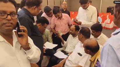 mahayuti leaders distribute money in nashik teacher election voters 