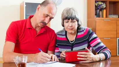 केंद्रीय कर्मचारियों के लिए Good News- इस स्कीम के तहत मिलेगी 50% पेंशन की गारंटी- पढ़े डिटेल