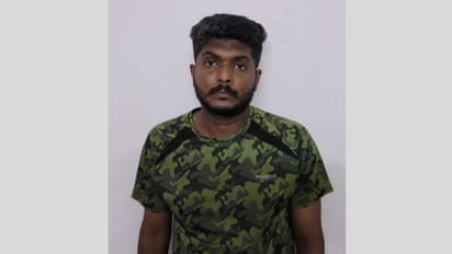 ചില്ലറ പ്ലാനിംഗല്ല! വ്യാജ സൈറ്റ്, എഫ്ബി അക്കൗണ്ട്; നേവിയിൽ ജോലി വാഗ്ദാനം ചെയ്ത് 8 ലക്ഷം തട്ടി, പ്രതി പിടിയിൽ