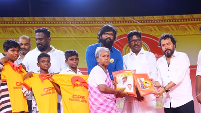 விஜய்யின் சைலன்ஸ்-க்குள்ள மிகப்பெரிய வைலன்ஸ் இருக்கு! தளபதி பிறந்தநாள் விழாவில் நடிகர் சவுந்தரராஜா பேச்சு!