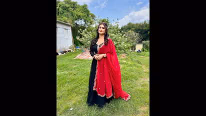 ಮುದ್ದಾದ ಫೋಟೋ ಶೇರ್ ಮಾಡಿದ ತನಿಷಾ, ಪಕ್ಕದಲ್ಲಿ ವರ್ತೂರ್ ಇದ್ದಿದ್ರೆ ಇನ್ನೂ ಚೆಂದ ಎಂದ ಫ್ಯಾನ್ಸ್!