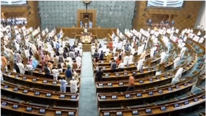 ಎಮೆರ್ಜೆನ್ಸಿ ನೆನೆದು  2 ನಿಮಿಷದ ಮೌನ ಪ್ರಾರ್ಥನೆಗೆ ಕರೆಕೊಟ್ಟ ಸ್ಪೀಕರ್‌: ವಿಪಕ್ಷಗಳ ಗಲಾಟೆ ಕಲಾಪ ಮುಂದೂಡಿಕೆ