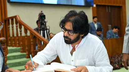  అక్కడున్నది పవన్ ...పైసలు రాకుండా వుంటాయా..!! ఎన్నికోట్లు వచ్చాయో తెలుసా?