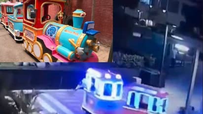  ಮಾಲ್‌ನಲ್ಲಿ ಆಟವಾಡುವ ರೈಲಿನಿಂದ ಕೆಳಗಡೆ ಬಿದ್ದು ಬಾಲಕ ಸಾವು : ಘಟನೆಯ ವೀಡಿಯೋ ವೈರಲ್