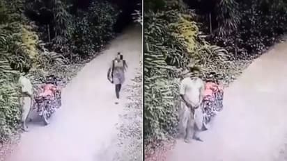 ನಡು ರಸ್ತೆಯಲ್ಲಿ ಯುವತಿಗೆ ಖಾಸಗಿ ಅಂಗ ತೋರಿಸಿ ಹಸ್ತಮೈಥುನ, ಕಾಮುಕನ ಅಸಹ್ಯ ದೃಶ್ಯ ಸೆರೆ!