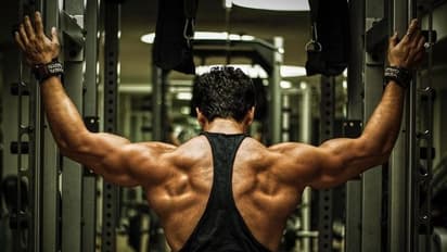 30 కోట్ల నుంచి 10 కోట్ల రెమ్యునరేషన్ కు పడిపోయిన స్టార్ హీరో ఎవరో తెలుసా..? 