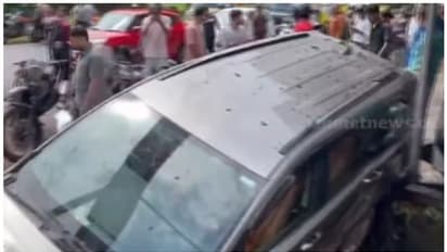 കോഴിക്കോട് ഇന്നോവ കടയിലേക്ക് ഇടിച്ചു കയറി അപകടം; 5 പേർക്ക് പരിക്ക്, വാഹനങ്ങള്‍ക്കും കേടുപാട്