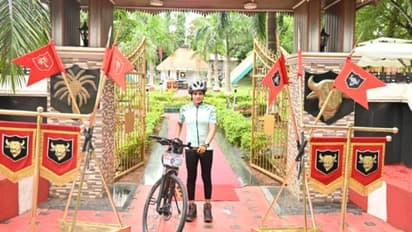 'കന്യാകുമാരി ടു സിയാച്ചിൻ', സോളോ സൈക്കിൾ യാത്ര നടത്തുന്ന ആശ മാളവ്യയ്ക്ക് പാങ്ങോട് സൈനിക കേന്ദ്രത്തിന്റെ ആദരം