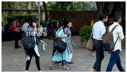 നീറ്റ് പരീക്ഷ: 4 ലക്ഷം പേര്ക്ക് 5 മാര്ക്ക് നഷ്ടമായി, ഒന്നാം റാങ്കുകാര് 17 ആയി; പുതിയ റാങ്ക് പട്ടിക പുറത്ത്