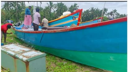 തമിഴ്നാട് രജിസ്ട്രേഷനുള്ള മത്സ്യബന്ധന വള്ളങ്ങളിൽ കേരളത്തിന്റെ കളർകോഡ്; നടപടിയുമായി മറൈന് എന്ഫോഴ്സ്മെന്റ്