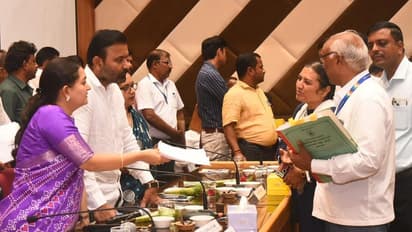 ಧಾರವಾಡ ಜಿಲ್ಲಾ ಮಟ್ಟದ 5ನೇ ಜನತಾ ದರ್ಶನ: ಅಧಿಕಾರಿಗಳಿಗೆ ಸಚಿವ ಸಂತೋಷ್‌ ಲಾಡ್ ಹೇಳಿದ್ದೇನು?