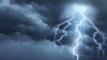 கனமழை எதிரொலி; விழுப்புரத்தில் சிறுமியின் பார்வையை பறித்த மின்னல்