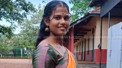 പെരുമ്പാവൂരിൽ യുവതിയെ വീടിനുള്ളിൽ തൂങ്ങിമരിച്ച നിലയിൽ കണ്ടെത്തി; കുറുപ്പംപടി പൊലീസ് അന്വേഷണം തുടങ്ങി