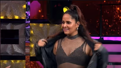 ವೇದಿಕೆಯಲ್ಲಿ ಜಾಕೆಟ್ ಬಿಚ್ಚಿ ಎದುರಿಗಿದ್ದ ಗಂಡಸರಿಗೆ ಸವಾಲ್ ಹಾಕಿದ ನಿರೂಪಕಿ; ಕಾಮೆಂಟ್‌ ಓದೋಕೆ ಅಸಯ್ಯ ಎಂದ ನಟಿ! 