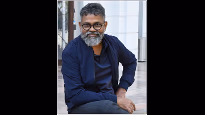 సుకుమార్ సెంటిమెంట్, పుష్ప2 కూడా ఆయనకు చూపించాడట.