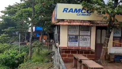 പാപനാശം ഹെലിപ്പാടിൽ സ്ഥിതിചെയ്യുന്ന പൊലീസ് എയ്ഡ് പോസ്റ്റ് ഏതു നിമിഷവും കടലിലേക്ക് പതിക്കാവുന്ന അവസ്ഥയിൽ