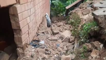 മഴയിൽ കോട്ടൂരിൽ 2 വീടുകൾ തകർന്നു, കുട്ടികൾ ഉൾപ്പടെയുള്ളവർ രക്ഷപ്പെട്ടത് തലനാരിഴക്ക്