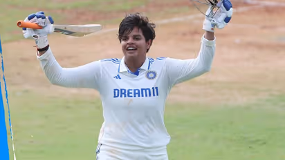 23 ఫోర్లు, 8 సిక్సర్లతో ఫాస్టెస్ట్ డబుల్ సెంచరీ కొట్టిన భారత క్రికెటర్ షఫాలీ వర్మ