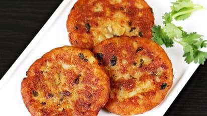 Monsoon Delight: 4 delicious Indian snacks to enjoy with chai