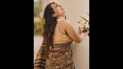 Pooja : மிஸ் கோவையை ஞாபகம் இருக்கா? 40 வயதிலும் குறையாத அழகு - ஸ்லீவ்லெஸ்ஸில் அசத்தும் பூஜா - Hot Clicks!