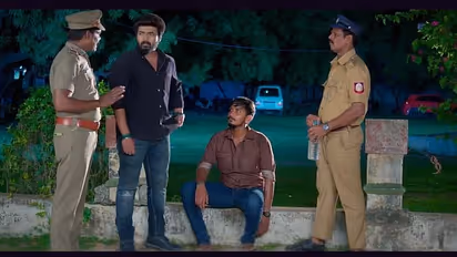 அபிராமி வீட்டு சொத்தை அபேஸ் பண்ண ஐஸ்வர்யா செய்த தில்லாலங்கடி வேலை - கார்த்திகை தீபம் சீரியலில் செம ட்விஸ்ட்