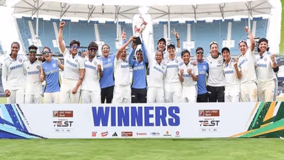 37 ரன்கள் மட்டுமே எடுத்து 10 விக்கெட் வித்தியாசத்தில் வெற்றி வாகை சூடிய இந்திய மகளிர் அணி!