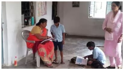 മധ്യപ്രദേശിലെ സര്‍ക്കാര്‍ സ്കൂളില്‍ ഒമ്പത് വിദ്യാര്‍ത്ഥികള്‍ക്കായി എട്ട് അധ്യാപകര്‍ 