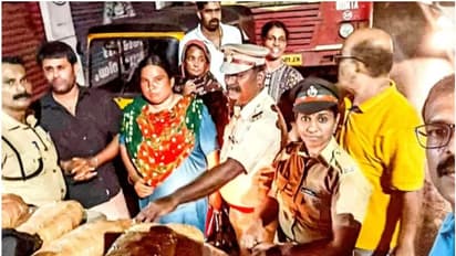 കെഎൽ 10 എഇ 6026, ഓട്ടോറിക്ഷയിൽ 2 സ്ത്രീകൾ ഉൾപ്പെടെ 3 പേർ, രഹസ്യവിവരത്തിൽ പരിശോധന, 12 കിലോ കഞ്ചാവടക്കം പിടിയിൽ