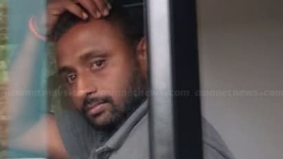 രാവിലെ 7 മണി, തട്ടിവിളിച്ചിട്ടും ഉണരാതെ ബസ് യാത്രക്കാരൻ; ബാഗെടുത്തതും ഉണര്ന്നു, പിടികൂടിയത് 65 ലക്ഷം രൂപ