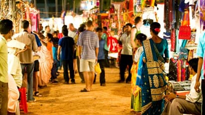 ഈ സംസ്ഥാനങ്ങളെ കണ്ടുപഠിക്കൂ, ഇവിടെ കടകൾ പൂട്ടുന്നില്ല; പൊടിപൊടിച്ച് രാത്രി കച്ചവടം 