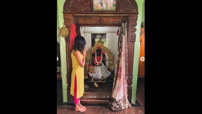 ಸಿಟಿ ಬಿಟ್ಟು ಊರಿನಲ್ಲಿ ಹುಟ್ಟುಹಬ್ಬ ಆಚರಿಸಿಕೊಂಡ ಸೋನು ಗೌಡ; ಪಬ್-ಎಣ್ಣೆ ಬಿಟ್ಬಿಟ್ಟಾ ಸುಂದ್ರಿ ಎಂದ ನೆಟ್ಟಿಗರು! 