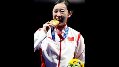 ಒಲಂಪಿಕ್ ವಿಜೇತರು ಗೆದ್ದ ಪದಕವನ್ನು ಕಚ್ಚೋದ್ಯಾಕೆ?