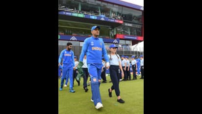 എം എസ് ധോണിക്ക് ഇന്ന് നാല്‍പ്പത്തിമൂന്നാം പിറന്നാള്‍; ആഘോഷത്തിമിര്‍പ്പില്‍ 'തല' ഫാന്‍സ്