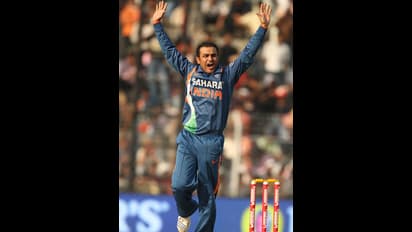 கிரிக்கெட் மைதானத்தின் அச்சமில்லாத சிங்கம் - பயத்தை மறைக்க பாட்டு - சேவாக்கின் அதிரடிக்கு பின் உள்ள ரகசியம்!