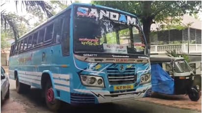 യാത്രയ്ക്കിടെ ശ്വാസസതടസ്സം; വയോധികനെ ഉടന്‍ ആശുപത്രിയിൽ എത്തിച്ച് സ്വകാര്യബസ് ജീവനക്കാർ