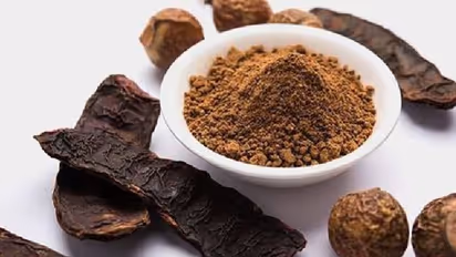 How to Make Herbal Shikakai Shampoo at Home for Hair Growth