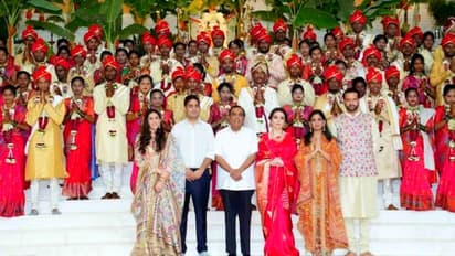 വിവാഹ ചടങ്ങ് മാത്രമല്ല, 50 നവദമ്പതികള്ക്ക് മുകേഷ് അംബാനിയുടെ വിവാഹ സമ്മാനം ഇതാണ്