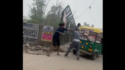 Girl on Bullet Motorcycle Beats up Auto-Driver Due to Traffic Delay, Internet reacts [watch]