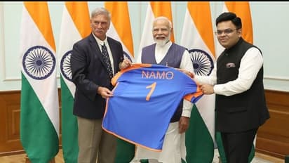 ನಮೋಗೆ ಬಿಸಿಸಿಐ ಜರ್ಸಿ ಗಿಫ್ಟ್ ಓಕೆ, ನಂ.1 ಯಾಕೆ? ಇಲ್ಲಿದೆ ಇಂಟ್ರೆಸ್ಟಿಂಗ್ ಡೀಟೈಲ್ಸ್