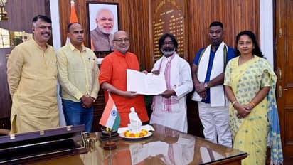 JMM president Hemant Soren takes oath as Jharkhand Chief Minister (WATCH)