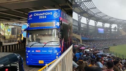 வான்கடே மைதானத்தில் கொட்டி தீர்க்கும் கன மழை – வெற்றி பயண ஊர்வலம் தொடருமா?