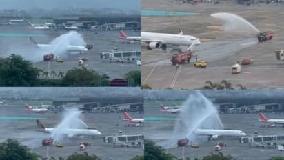 மும்பை வந்த இந்திய அணி வீரர்களுக்கு தண்ணீர் பீய்ச்சி அடித்து மரியாதை கொடுத்த விமான நிலையம் - Watch Video!