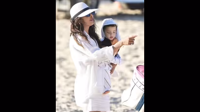 ബീച്ചില്‍ അവധിക്കാലം ആഘോഷിച്ച് പ്രിയങ്ക ചോപ്രയും കുടുംബവും