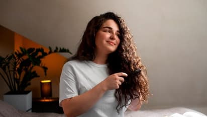 Monsoon Hair Care Tips : மழைக்காலத்தில் கூந்தலை இப்படி கேர் பண்ணுங்க.. முடி உதிர்வே இருக்காது!