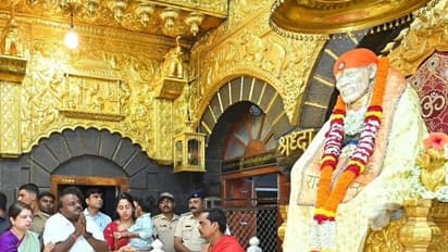 ಸಕುಟುಂಬ ಸಮೇತ ಶಿರಡಿ ಶ್ರೀ ಸಾಯಿಬಾಬ ದರ್ಶನ ಪಡೆದ ನಿಖಿಲ್ ಕುಮಾರಸ್ವಾಮಿ 