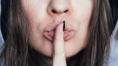 സ്ത്രീകളേ ഇങ്ങനെയുള്ള വസ്ത്രം ധരിക്കരുതെന്ന് പുരുഷന്മാർ, ആദ്യം മനസ് ശുദ്ധമാക്കി വയ്ക്കെന്ന് ചുട്ട മറുപടി