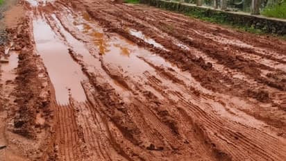 വിശ്വസിക്കണം, ഇത് കിളച്ചിട്ട പാടമല്ല, കാണുന്നത് ഒരു റോഡാണ്! യാത്ര ചെയ്യാൻ സര്ക്കസ് അഭ്യസിച്ചെന്ന് നാട്ടുകാര്