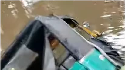 ഓട്ടോറിക്ഷയുടെ പിന്നിൽ ബൈക്കിടിച്ചു, നിയന്ത്രണം തെറ്റി ഓട്ടോ റിക്ഷ തോട്ടിലേക്ക് മറിഞ്ഞു, ഡ്രൈവർ രക്ഷപ്പെട്ടു