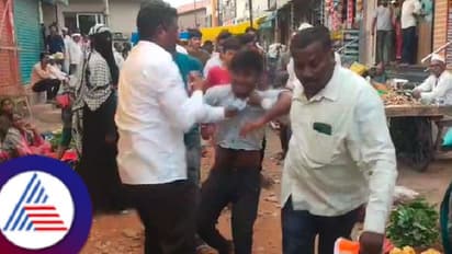 ತೇರದಾಳ ಸಂತೆಯಲ್ಲಿ ಮೊಬೈಲ್ ಕಳ್ಳತನ ಯತ್ನ; ಕಳ್ಳನ ಹಿಡಿದು ಹಿಗ್ಗಾಮುಗ್ಗಾ ಥಳಿಸಿದ ಜನ!