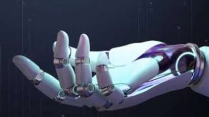 സത്യമായാല് പോലും വിശ്വസിക്കുക പ്രയാസം; തകര്ന്നുതരിപ്പണമായ റോബോട്ട് ആത്മഹത്യ ചെയ്തതോ?